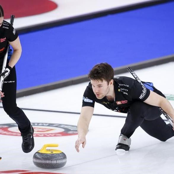 Walker, Muyres move to 3-0 at ºÚÁϳԹÏÍø mixed doubles curling championship